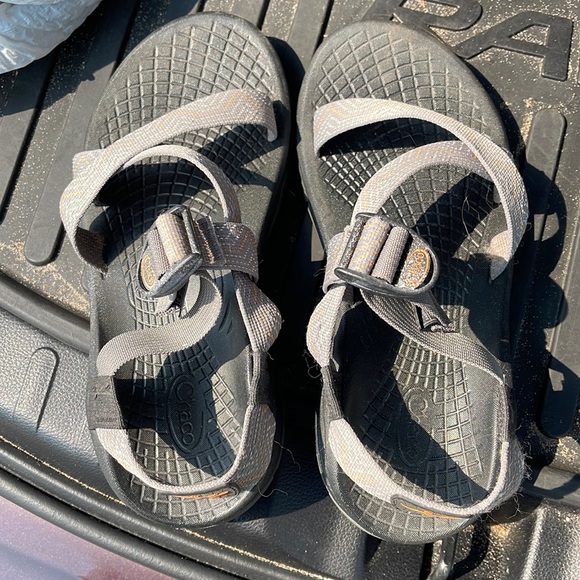 mens 9 chaco sandals - gently used